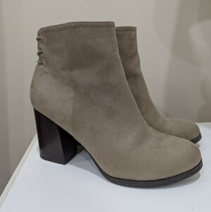 Block heel tan ankle boots Call it Spring